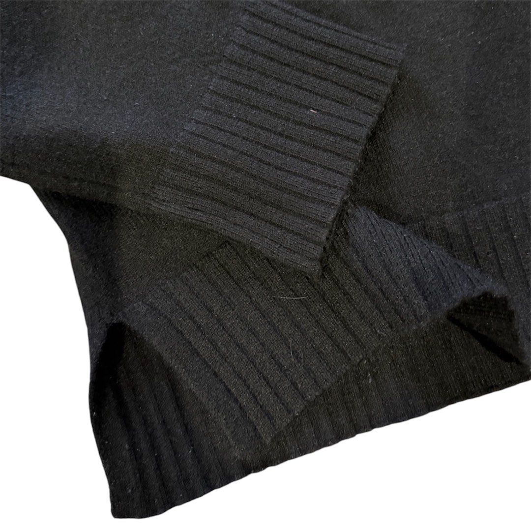 Bershka Black Wool Boxy Cropped Sweater (Category: Coats, Jackets and Outerwear) located in Manila. Submitted by dja23 (Listing ID 1458475041, Image 3). Description: Width: 27 in Length: 25 in Sleeve length: 19 in Color may vary due to lighting, no issues, used.