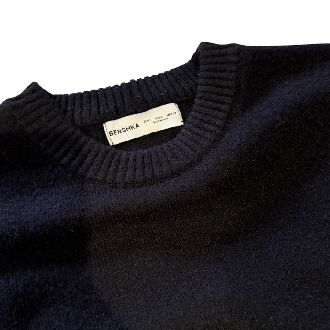 Bershka Black Wool Boxy Cropped Sweater (Category: Coats, Jackets and Outerwear) located in Manila. Submitted by dja23 (Listing ID 1458475041, Image 2). Description: Width: 27 in Length: 25 in Sleeve length: 19 in Color may vary due to lighting, no issues, used.