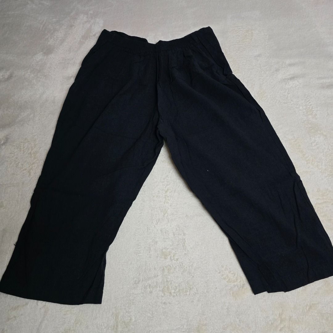 Black Linen Box Pants - Stretchable (Category: Other Bottoms) located in Pasay City. Submitted by fruityorange (Listing ID 1458380284, Image 1). Description: Waist: 20 inch (Max Stretch) ‼️READ FIRST BEFORE MESSAGING‼️ All items are original and pre-loved. This is not thrifted. Personally bought and used. RFS: Moving out and decluttering ✅ Item is available as long as posted. 💰 Mode of Payment: Any bank or wallet transfer 🚚 Mode of Delivery: J&
