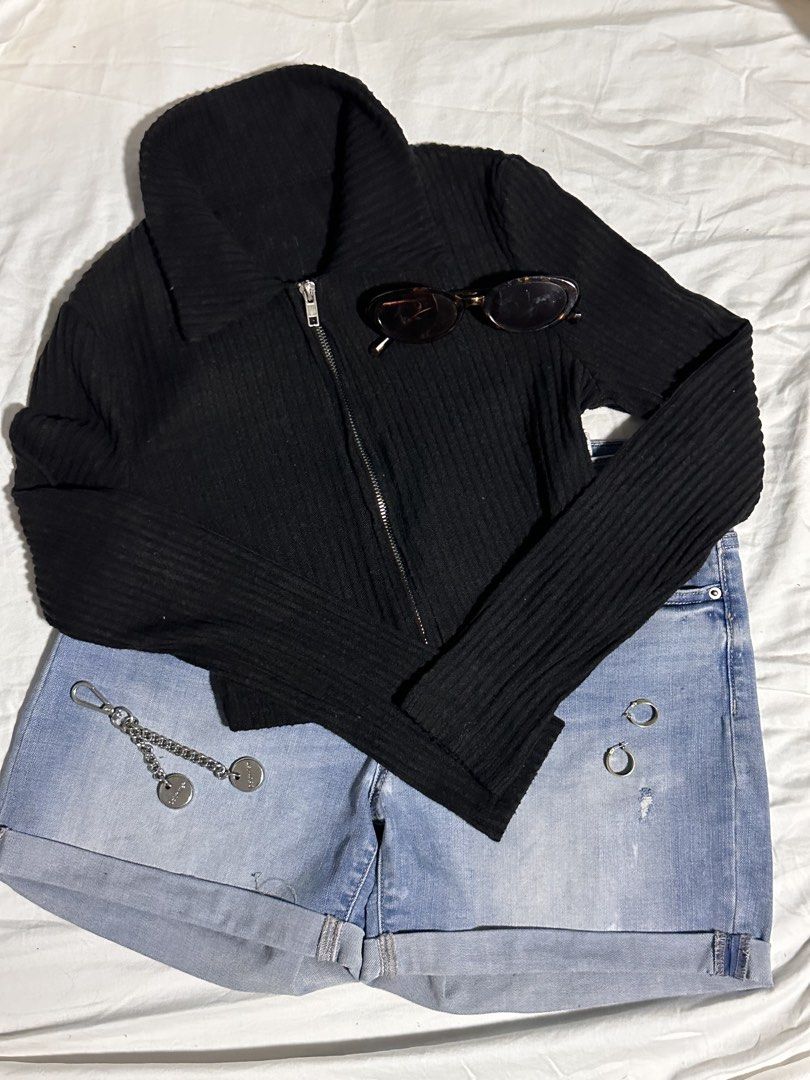 Black Ribbed Zip-Up Jacket (Category: Longsleeves) located in Subic. Submitted by iyah.s_ (Listing ID 1458429740, Image 1). Description: - Cropped black ribbed zip-up jacket with collar - Ideal for a stylish casual outfit.