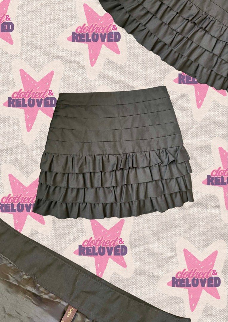 Black Ruffle Mini Skirt (Category: Skirts) located in Binan City. Submitted by szummie (Listing ID 1458449495, Image 1). Description: OCHIRLY SKIRT ♡ code: BS4 ♡ size: small ♡ price: ₱129 ♡ condition: excellent condition to claim, dm “mine + item code” ♡.