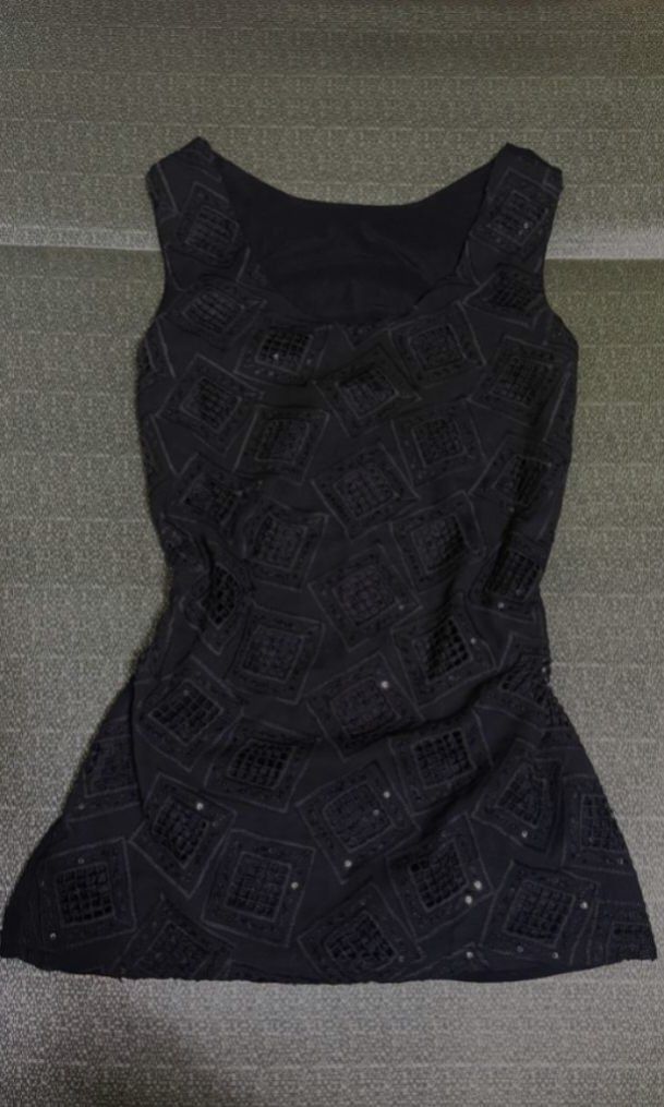 Black Sequence Top. (Category: Sleeveless) located in Kidapawan. Submitted by lieo.clo (Listing ID 1458462655, Image 1). Description: Offer your price not lower than 99 pesos. +10 increment. Search Fb: Lieo Clo & Ig: lieo.clo for legitimacy.