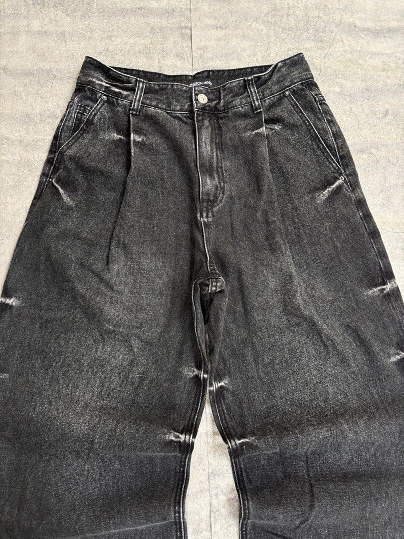 Black Wash Baggy Jeans (Category: Jeans) located in Taguig. Submitted by swaggyasianboi (Listing ID 1458451153, Image 3). Description: Black Wash Baggy Jeans DIMENSIONS : WAIST : 31 LENGTH : 39 THIGH : 13 LEG OPENING : 11 - MINE : 1000 - excellent condition fav! nice wash! must have! flaws : X - MANAGE YOUR EXPECTATIONS COLOR MAY VARY DUE TO LIGHTNING.