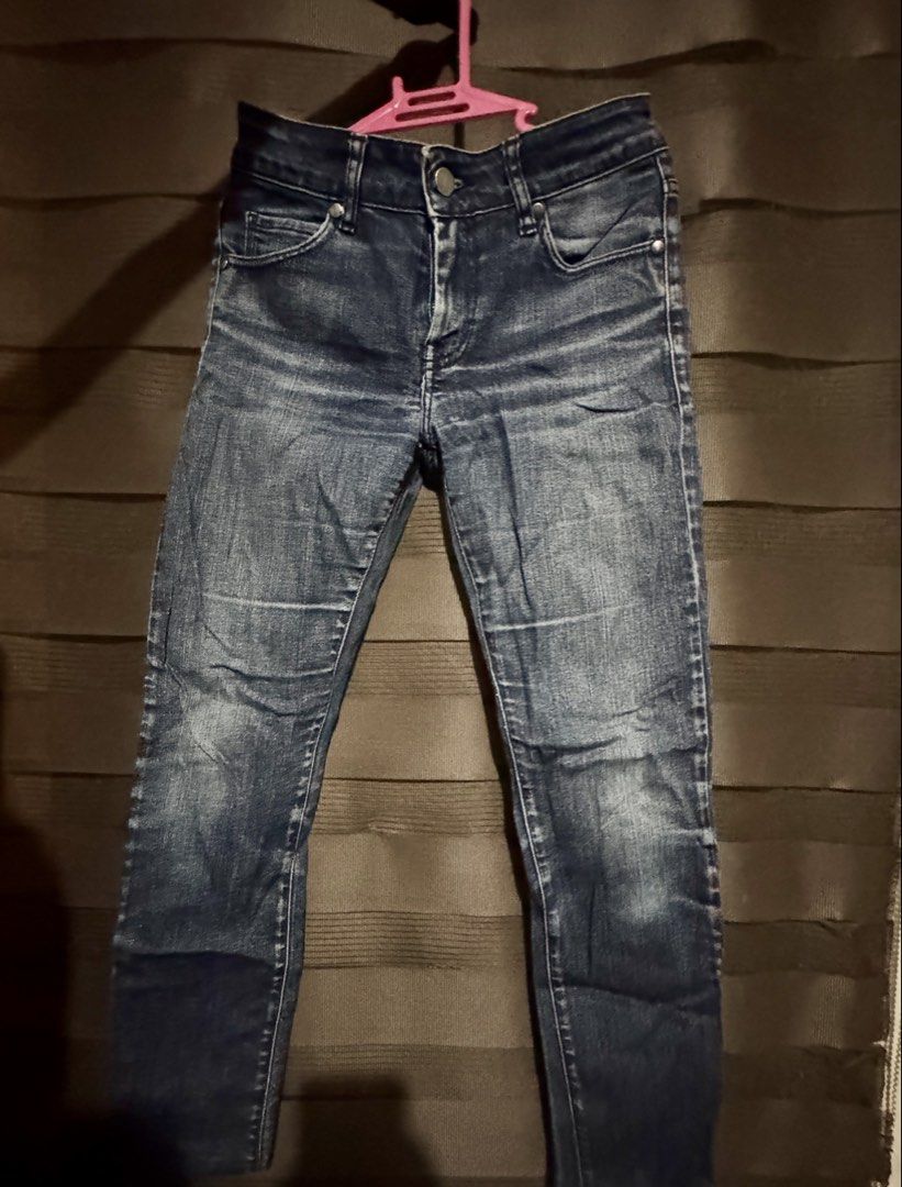 Blue Denim Jeans (Category: Jeans) located in Quezon City. Submitted by r.zzzzz (Listing ID 1458353765, Image 1). Description: - Classic blue denim jeans - Button and zip closure - Ideal for everyday wear - Size on tag: 25 - Can fit small to medium.