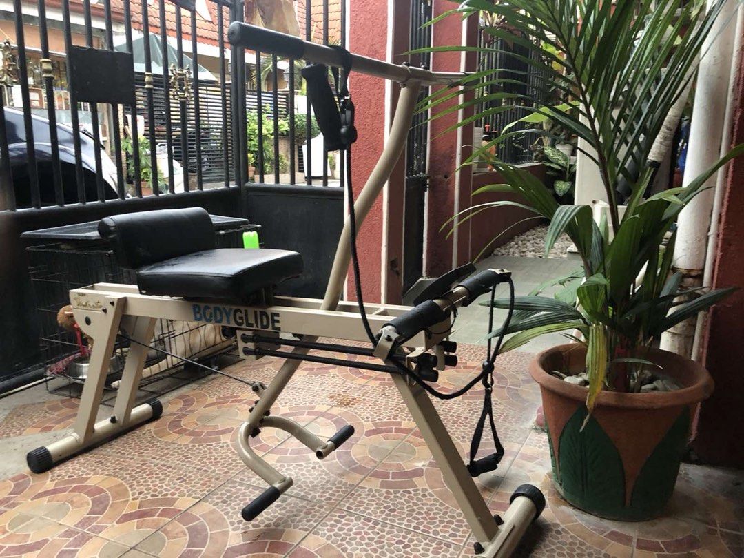 Body Glide / Rowing Machine (Category: Cardio & Fitness Machines) located in Agdangan. Submitted by christy_4 (Listing ID 1458404866, Image 3). Description: .