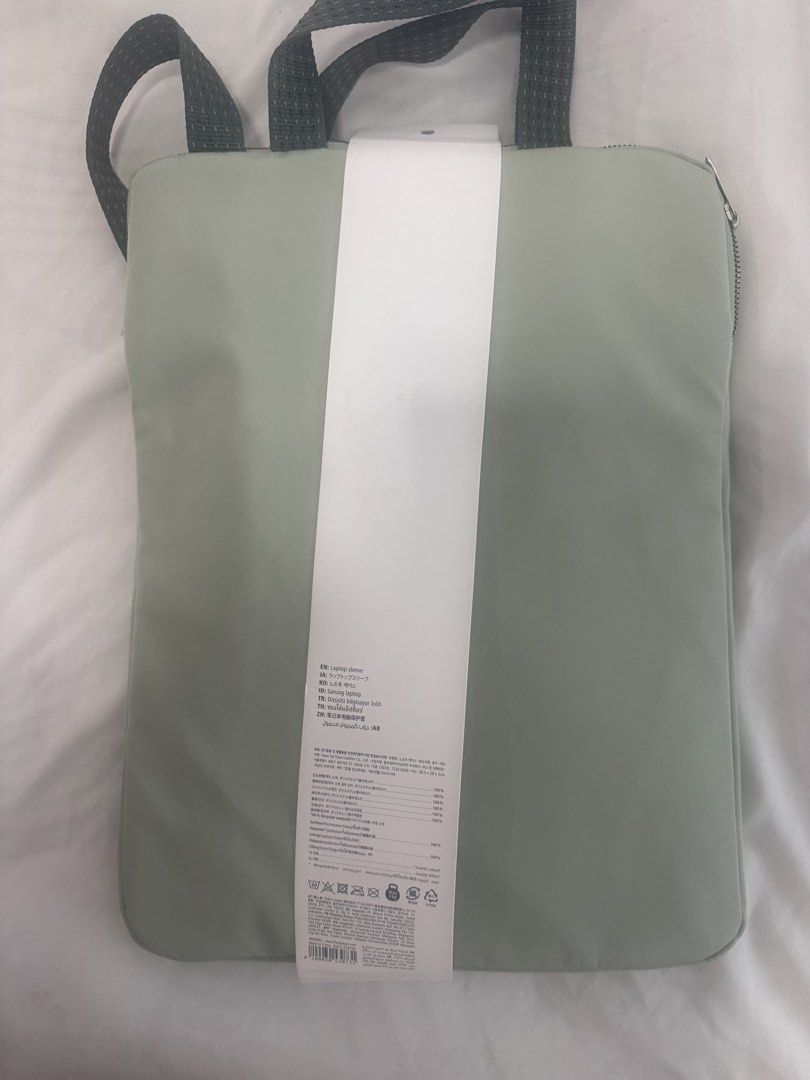 Brand New Laptop Bag (Category: Laptop Bags & Sleeves) located in Manila. Submitted by chelley11 (Listing ID 1458382669, Image 2). Description: Brand New Laptop Bag Color Green Fits up to 15 inch laptops (With small dot on upper left due to storage) Meet ups at Robinsons Manila or shipping c/o buyer.