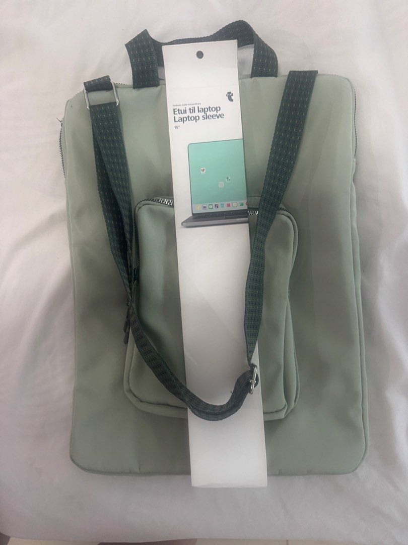 Brand New Laptop Bag (Category: Laptop Bags & Sleeves) located in Manila. Submitted by chelley11 (Listing ID 1458382669, Image 1). Description: Brand New Laptop Bag Color Green Fits up to 15 inch laptops (With small dot on upper left due to storage) Meet ups at Robinsons Manila or shipping c/o buyer.