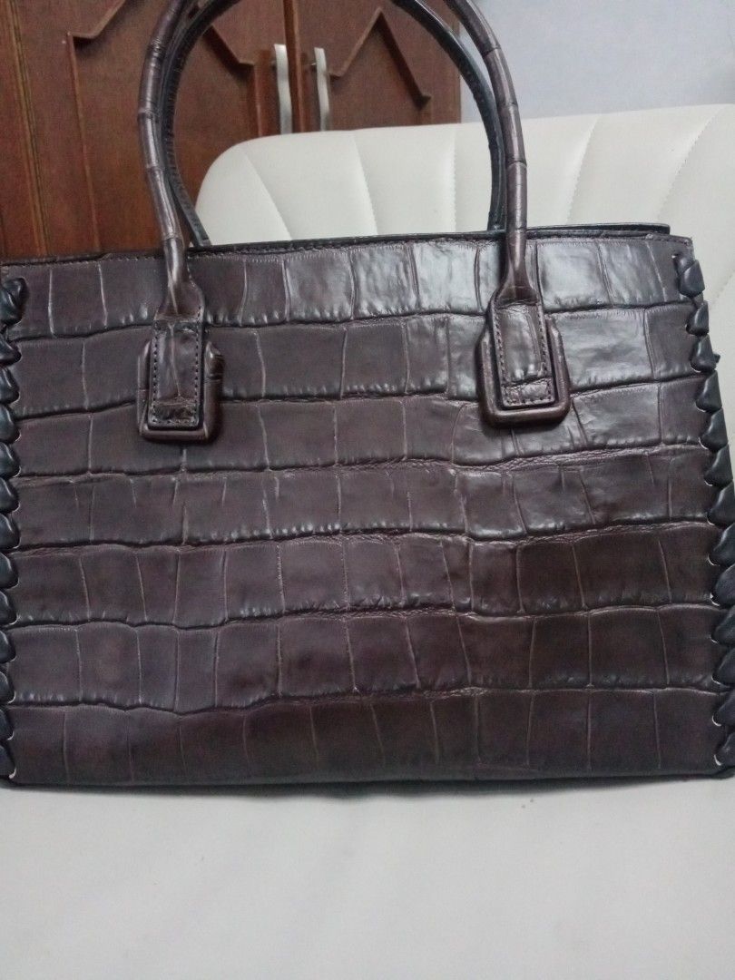 Brown Croc Embossed Tote Bag with Floral Strap (Category: Tote Bags) located in Bulacan. Submitted by ely46 (Listing ID 1458399084, Image 2). Description: bought in Italy .