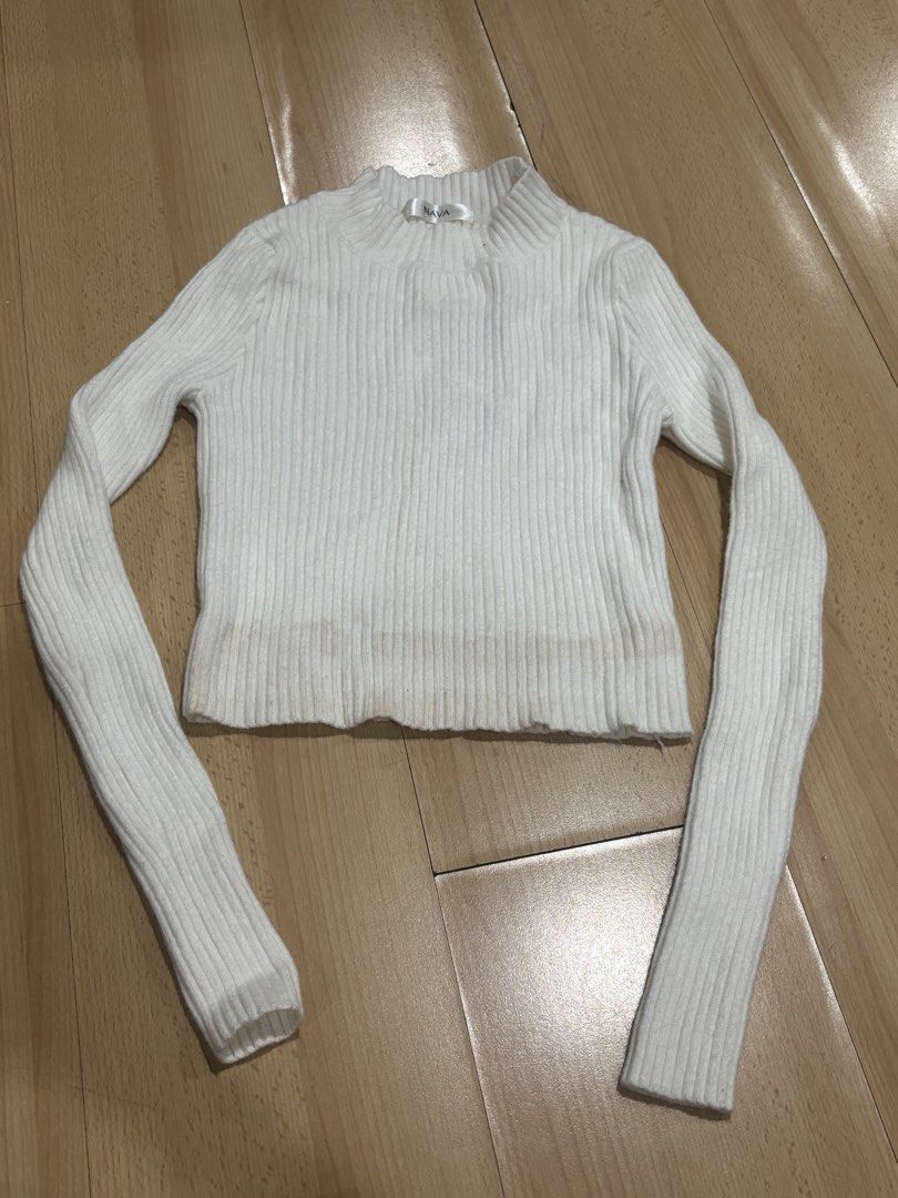 BUNDLE!!! Basic Longsleeve Black and White Top (Category: Longsleeves) located in Mandaluyong City. Submitted by xxswaggamer69xx (Listing ID 1458391986, Image 2). Description: - Fits XS-S - Brand: NAVA, bought from Greenhills pre-pandemic - 2 for 220 - Slight staining and tear for white top (see photos) - Slight staining on black top (not that obvious).