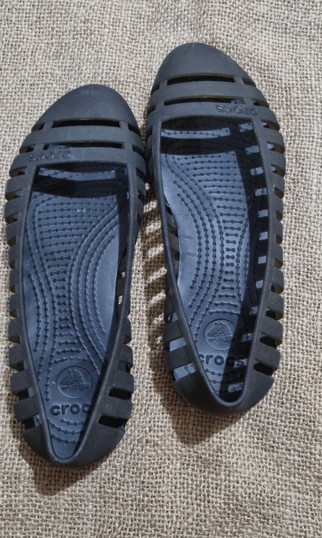 Crocs sandals (Category: Babies & Kids Fashion) located in San Jose del Monte. Submitted by angelsnest (Listing ID 1458491050, Image 1). Description: ✔️Black- W4, euro 33-34, no heel drags, with sticker size (pls check the pictures provided), lightly used ✔️Glitter- J3, evident signs of usage, well-used(free) please dm for further clarification rfs: outgrown shoes Gcash, Maya, Bank transfer.