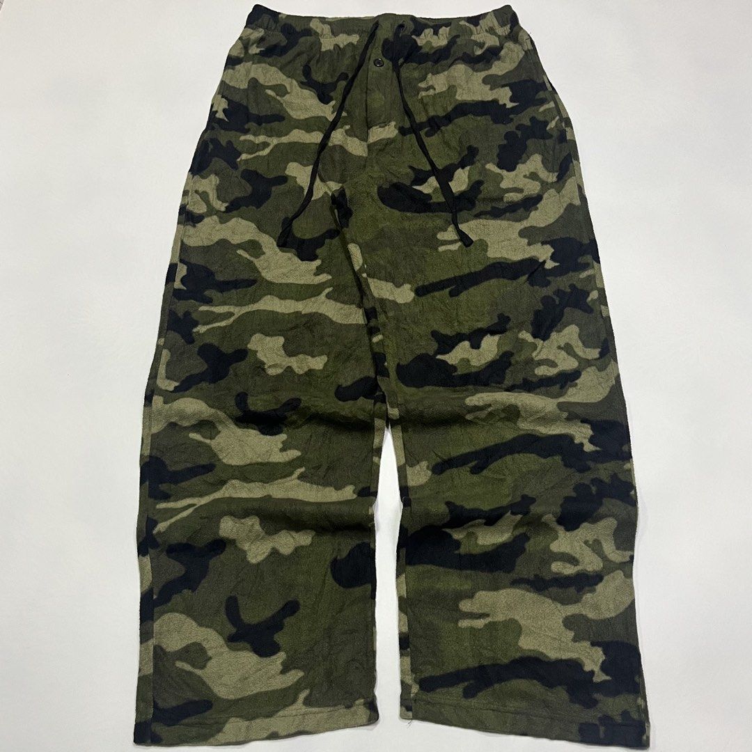 Camouflage sweatpants fruit ofhe loom (Category: Announcements) located in Quezon City. Submitted by thriftrage (Listing ID 1458436024, Image 1). Description: Waist’ 32fit40 stretchable Length’ 40.5 Length’ 10 No issue Good condition .
