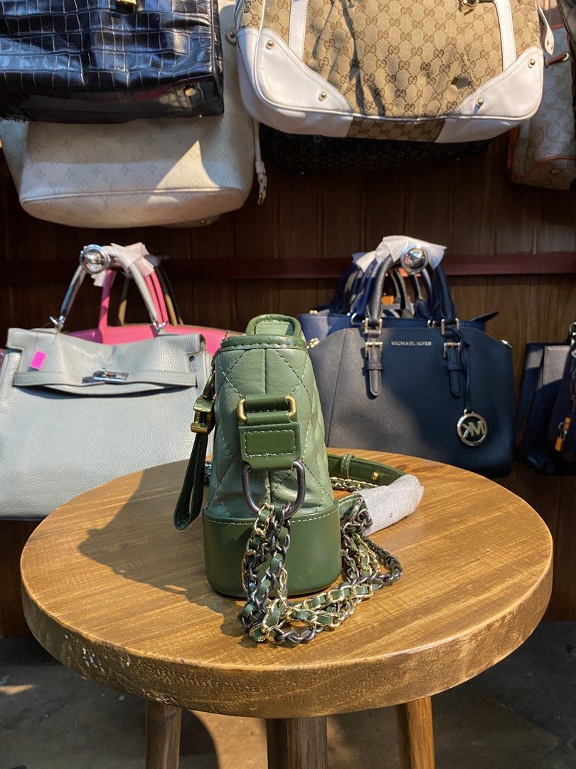 CHANEL (Category: Cross-body Bags) located in Baguio. Submitted by shoelux (Listing ID 1458398383, Image 3). Description: .