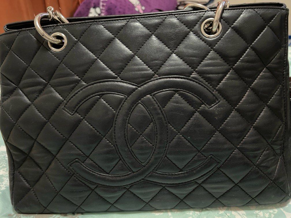 Chanel Black Quilted Leather Tote Bag (Category: Luxury Bags & Wallets) located in San Pedro. Submitted by nemesis.nemesis (Listing ID 1458401095, Image 1). Description: - Classic black quilted leather Chanel tote - Iconic silver CC logo - Front pocket - Zip closure - Interior zip pocket and main compartment - Chain and leather straps - Ideal for everyday use - korea sourced - no code.