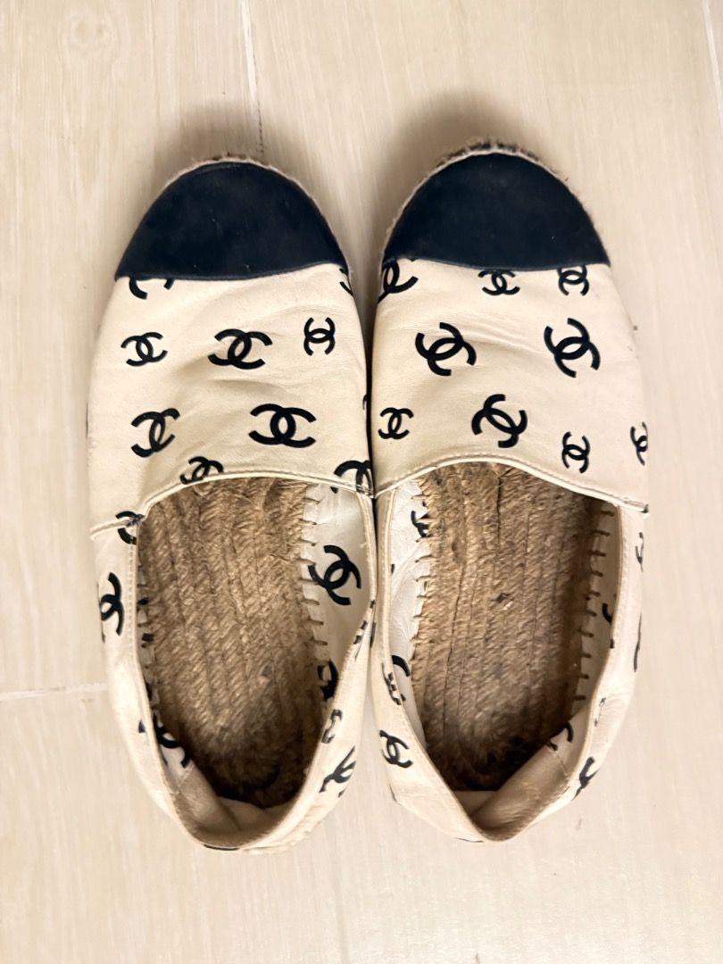 Chanel Espadrilles CC Logo Size 39 (Category: Flats & Sandals) located in Quezon City. Submitted by ilabluxe (Listing ID 1458390849, Image 1). Description: - Chanel Espadrilles - Size: 39 100 % Authentic or Money Back Guarantee - with Chanel Dust Bag.