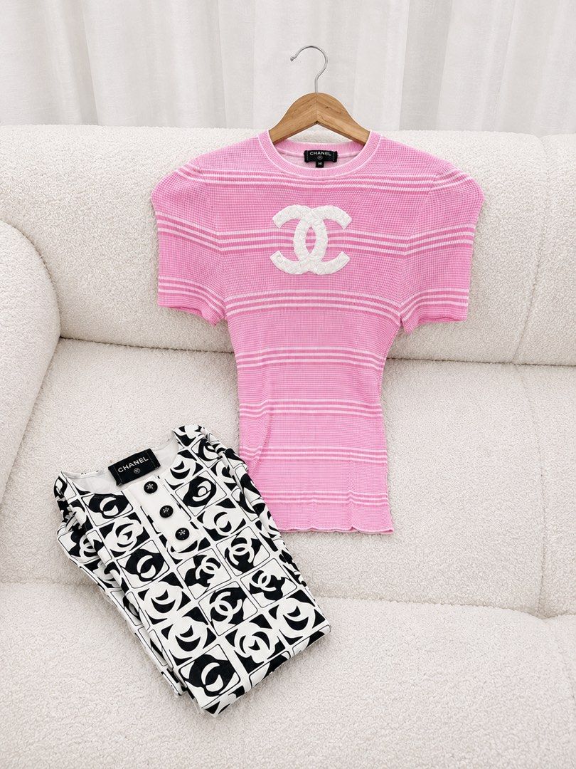 ▪️Chanel Dress / top Set (Category: Luxury Apparel) located in Makati City. Submitted by aveltot_rig (Listing ID 1458427765, Image 3). Description: Items: 2 Chanel — midi dress : 18.5 x length: 30 , sleeve length: 23 📏 — knit pink top Condition: Please note that as a pre-owned piece, it may have minor signs of use or imperfections consistent with its age and previous handling. Kindly review all actual photos carefully before purchasing. 🤍.