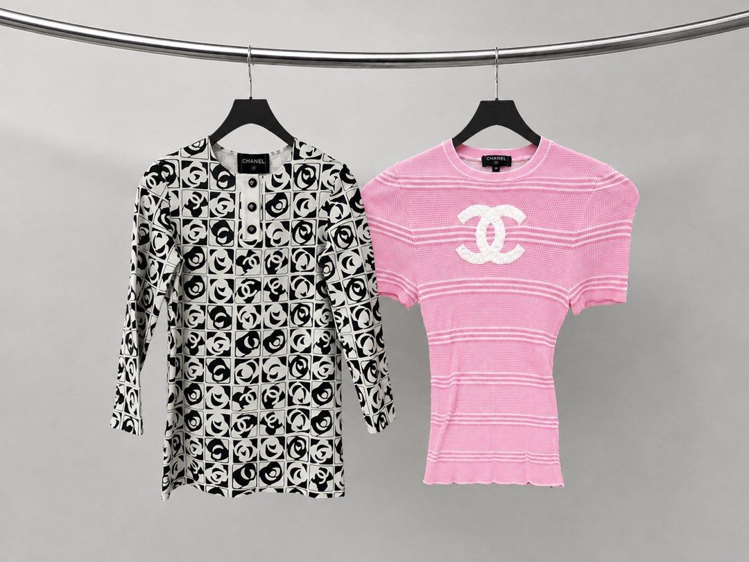 ▪️Chanel Dress / top Set (Category: Luxury Apparel) located in Makati City. Submitted by aveltot_rig (Listing ID 1458427765, Image 1). Description: Items: 2 Chanel — midi dress : 18.5 x length: 30 , sleeve length: 23 📏 — knit pink top Condition: Please note that as a pre-owned piece, it may have minor signs of use or imperfections consistent with its age and previous handling. Kindly review all actual photos carefully before purchasing. 🤍.