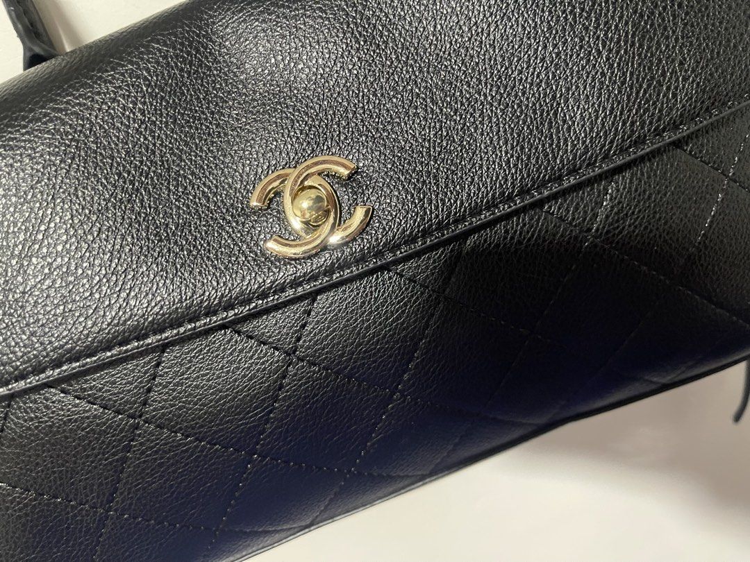 Chanel shoulder bag (Category: Shoulder Bags) located in Tanza. Submitted by tensenty87 (Listing ID 1458337249, Image 3). Description: Like new once use free shipping ko na lang din.