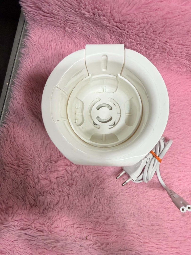 Chicco Bottle Warmer and Sterilizer (Category: Breastfeeding & Bottle Feeding) located in Manila. Submitted by ysha.wears (Listing ID 1458348075, Image 2). Description: .