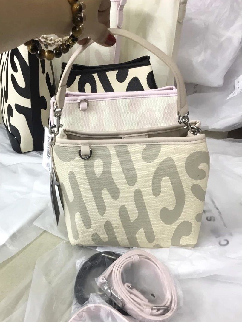 Christy Ng Logo Shoulder Bag (Category: Cross-body Bags) located in Bulacan. Submitted by mykakarizza (Listing ID 1458302524, Image 2). Description: NEW RELEASE 🥹 ₱800 onlyyy Christy Ng Logo Shoulder Bag **with crossbody strap 7.5" (L) x 7" (H) x 4" (W) Add 100 for paperbag 📸 Actual pics! 🙋🏻‍♀️ ─── ✦ ─── ✦ ─── ✦ ─── ✦ ─── 🛍️ LOOKING FOR MORE RESELLERS 🛍️ ✨ Buy 3 pcs of ANY items — FREE SHIPPING NA!🚚 ✨ Buy 10 items → FREE SF + ₱50 OFF EACH!