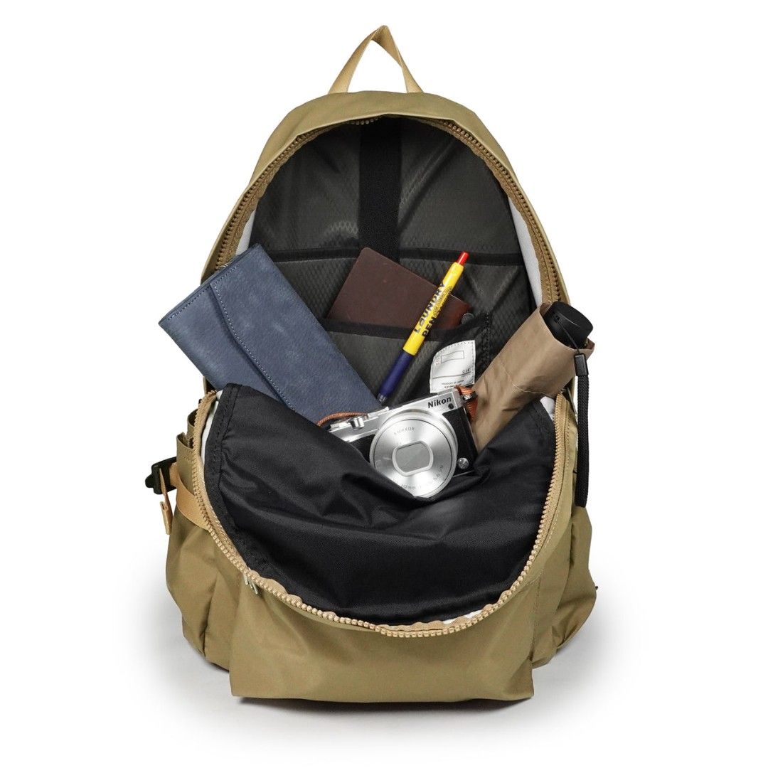 CIE - FLOW DAYPACK Backpack bag (Category: Luxury Bags & Wallets) located in Taguig. Submitted by nextflip (Listing ID 1458387300, Image 3). Description: excellent condition no issue made in Japan color is grayish blue.