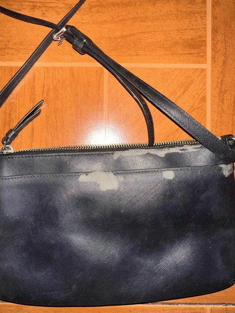 Coach Bag (Category: Cross-body Bags) located in Quezon City. Submitted by prelovedstuffbycheska (Listing ID 1458370540, Image 3). Description: original with minor damage but still useable (you can still have it fixed).