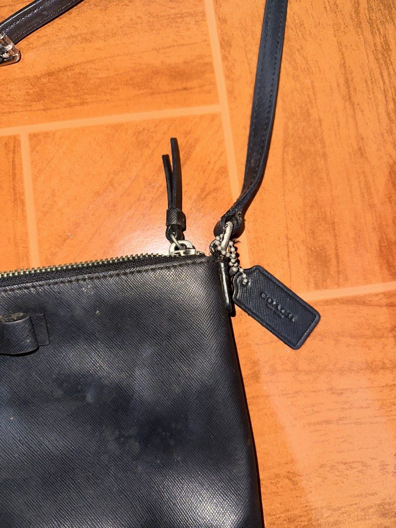 Coach Bag (Category: Cross-body Bags) located in Quezon City. Submitted by prelovedstuffbycheska (Listing ID 1458370540, Image 2). Description: original with minor damage but still useable (you can still have it fixed).