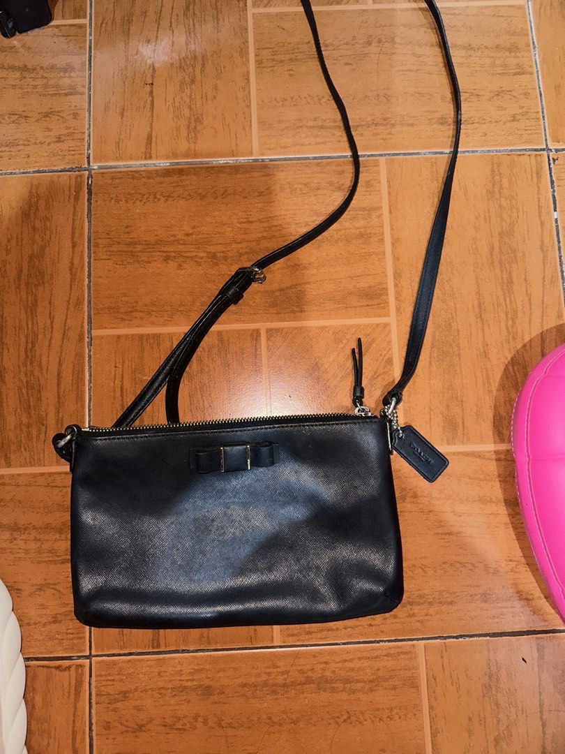 Coach Bag (Category: Cross-body Bags) located in Quezon City. Submitted by prelovedstuffbycheska (Listing ID 1458370540, Image 1). Description: original with minor damage but still useable (you can still have it fixed).