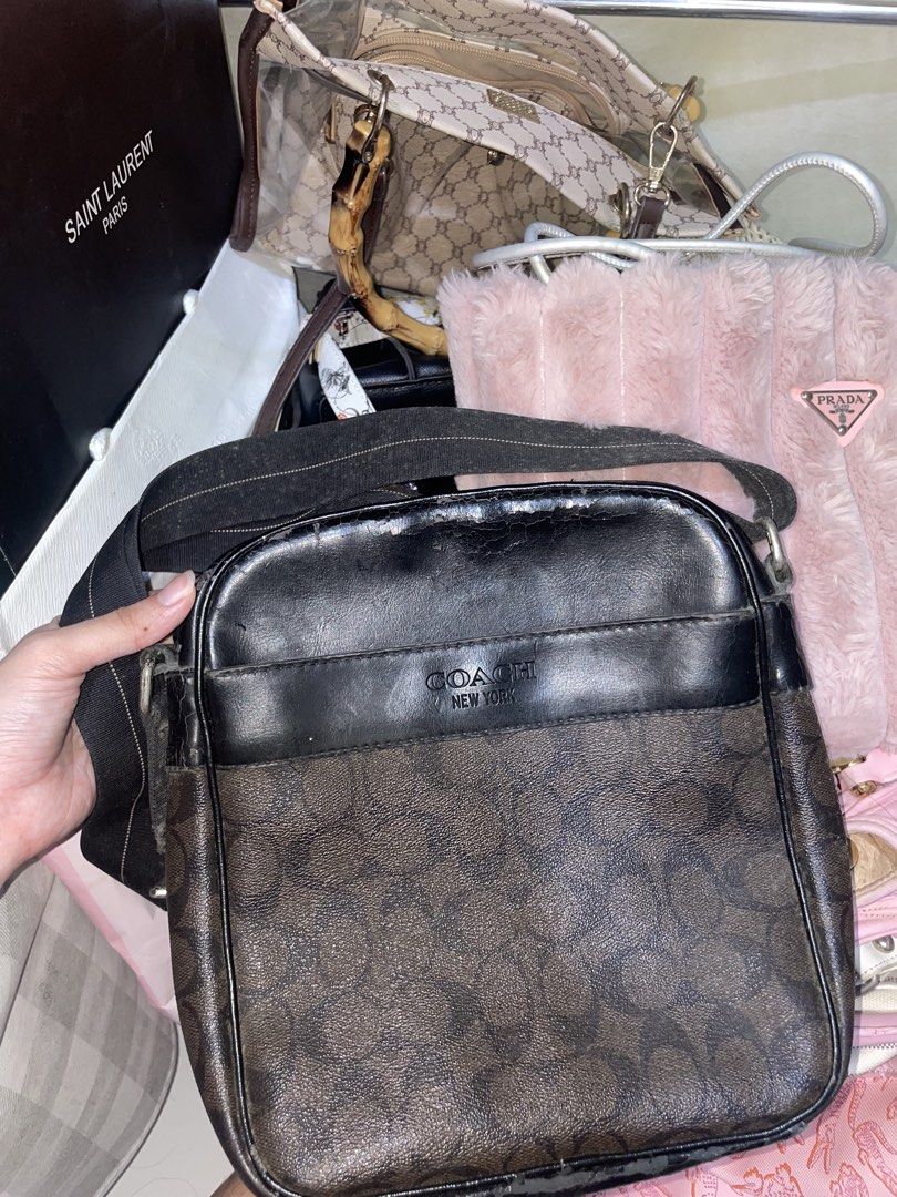 Coach Flight Bag (Category: Sling Bags) located in Bulacan. Submitted by ohyul.06 (Listing ID 1458399932, Image 1). Description: Coach Flight Bag 30 pesos na lang, kita naman kung bakit. tignan na lang lahat ng issue sa pic. sobrang tagal na nyan. if papa restore niyo, baka kaya pag professional..