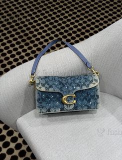 (Category: ) located in . Submitted by fashion.luxe.collection (Listing ID 1458445055, Image 1). Description: .