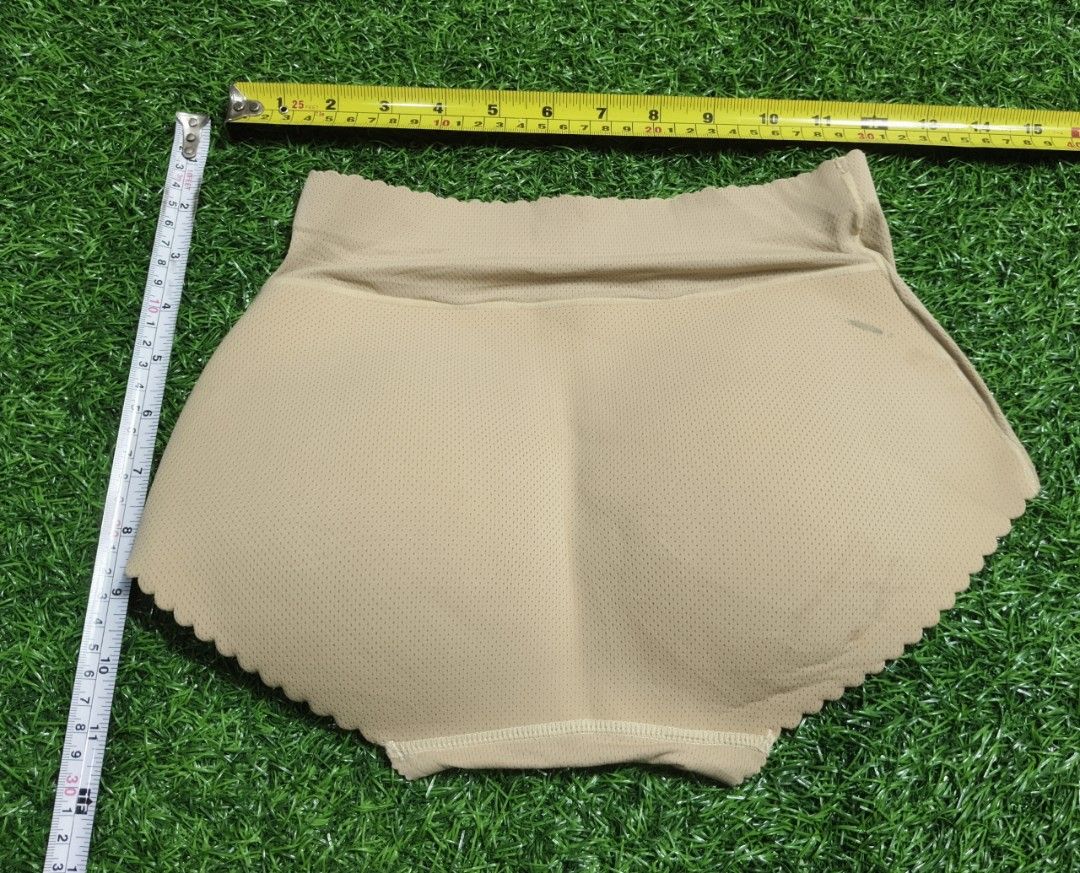 Code : 1100 (Category: New Undergarments & Loungewear) located in Sungai Buloh. Submitted by Zirahh.BndleNightware (Listing ID 1458324266, Image 2). Description: 9/10.