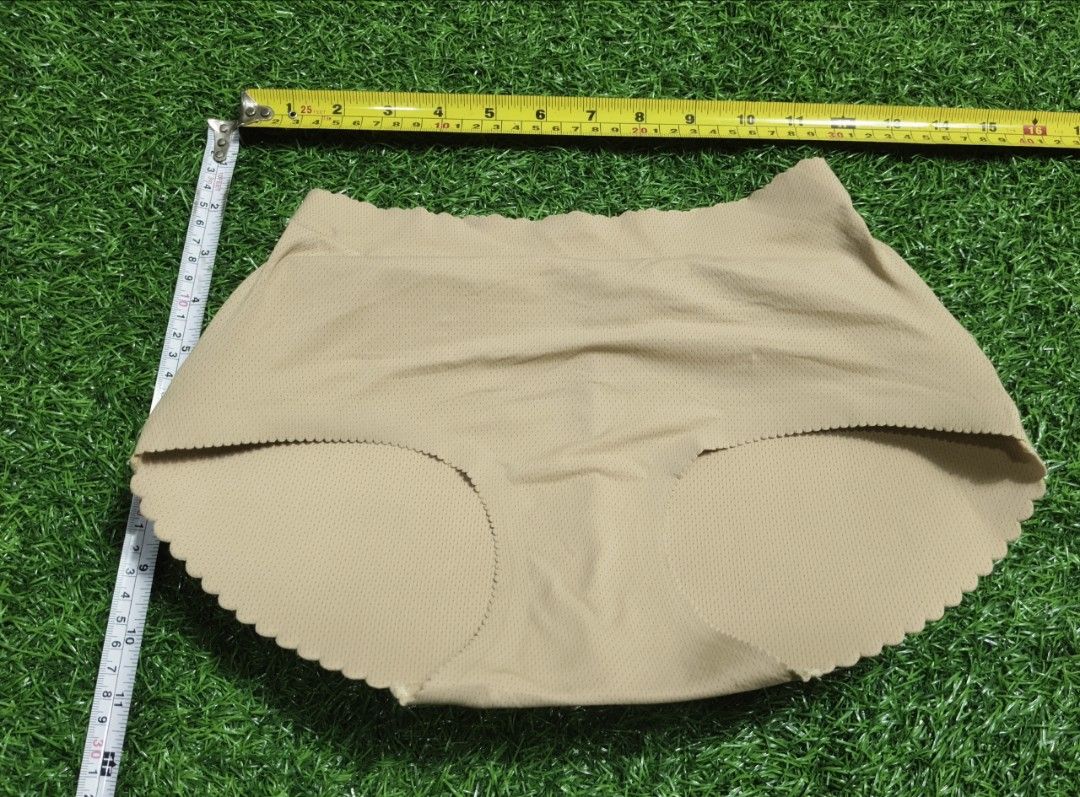 Code : 1101 (Category: New Undergarments & Loungewear) located in Sungai Buloh. Submitted by Zirahh.BndleNightware (Listing ID 1458324392, Image 1). Description: 9/10.