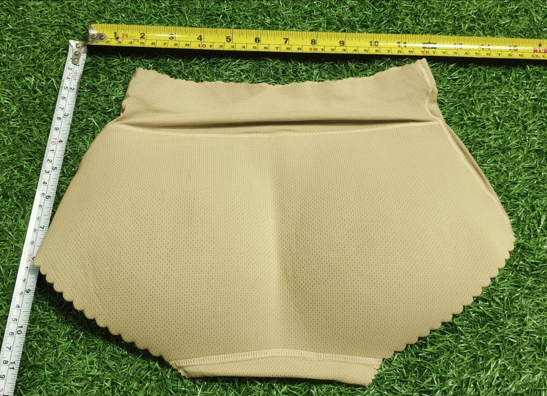 Code : 1101 (Category: New Undergarments & Loungewear) located in Sungai Buloh. Submitted by Zirahh.BndleNightware (Listing ID 1458324392, Image 2). Description: 9/10.