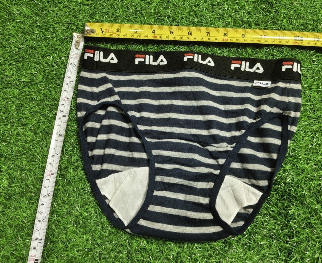 Code : 1102 (Category: New Undergarments & Loungewear) located in Sungai Buloh. Submitted by Zirahh.BndleNightware (Listing ID 1458324627, Image 1). Description: 9/10.