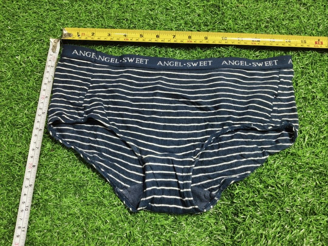Code : 1111 (Category: New Undergarments & Loungewear) located in Sungai Buloh. Submitted by Zirahh.BndleNightware (Listing ID 1458325272, Image 1). Description: 9/10.