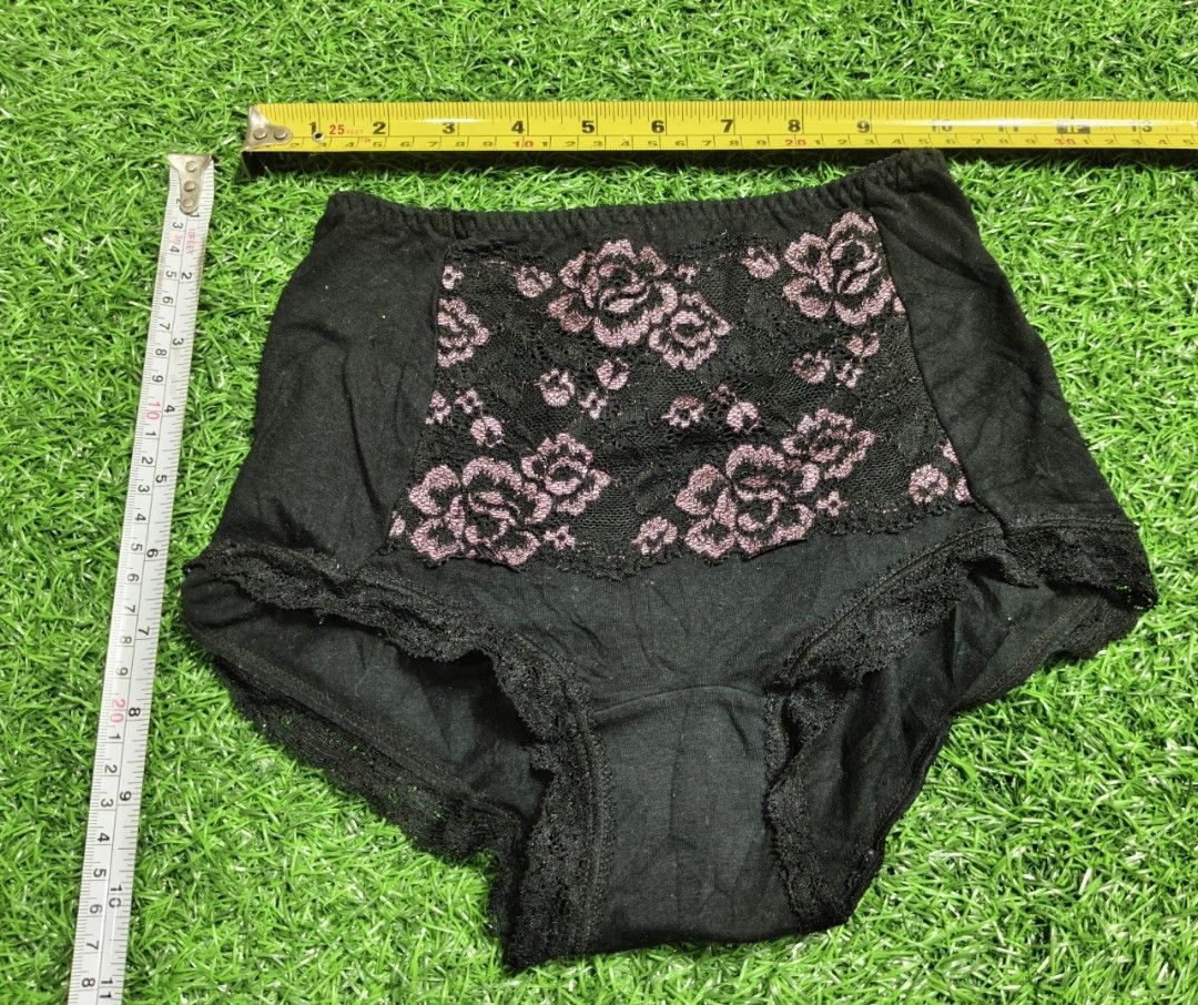 Code : 1121 (Category: New Undergarments & Loungewear) located in Sungai Buloh. Submitted by Zirahh.BndleNightware (Listing ID 1458326006, Image 1). Description: 9/10.