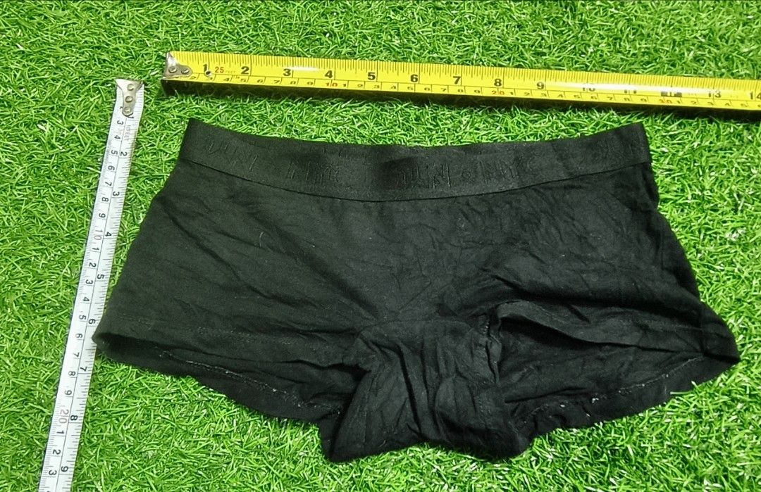 Code : 1123 (Category: New Undergarments & Loungewear) located in Sungai Buloh. Submitted by Zirahh.BndleNightware (Listing ID 1458326154, Image 1). Description: 9/10.