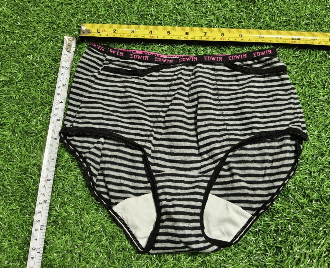 Code : 1130 (Category: New Undergarments & Loungewear) located in Sungai Buloh. Submitted by Zirahh.BndleNightware (Listing ID 1458326336, Image 1). Description: 9/10.