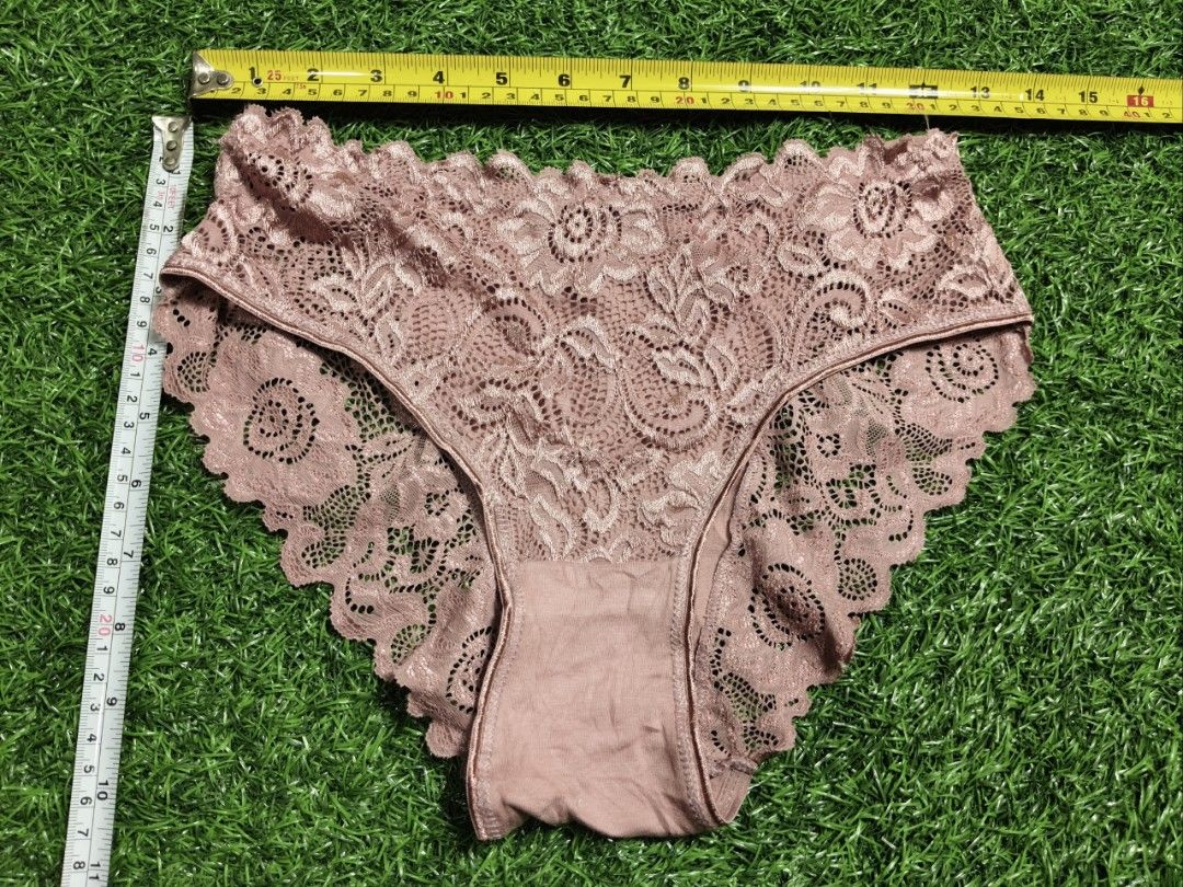 Code : 1144 (Category: New Undergarments & Loungewear) located in Sungai Buloh. Submitted by Zirahh.BndleNightware (Listing ID 1458327497, Image 1). Description: 9/10.