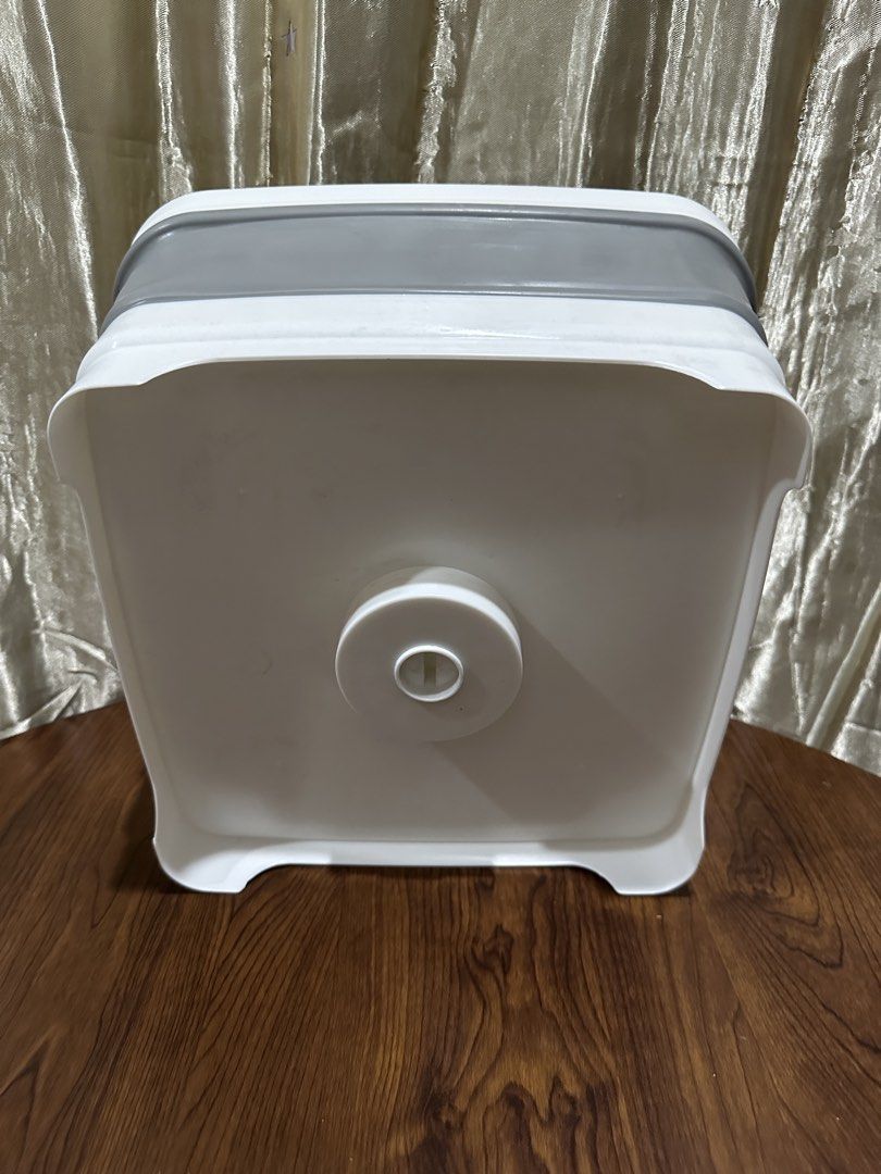 Collapsible Washing Basin with Drain (Category: Outdoor Furniture) located in Quezon City. Submitted by gentle_leirozay (Listing ID 1458323975, Image 2). Description: - Collapsible basin for dishes or clothes - Built-in handles for easy carrying - Convenient drain plug at the bottom - Folds flat for compact storage - Stylish white and grey color - Perfect for small kitchens and apartments Gulicola Baby Bottle Cleaning Foldable Basin ₱250 + sf use