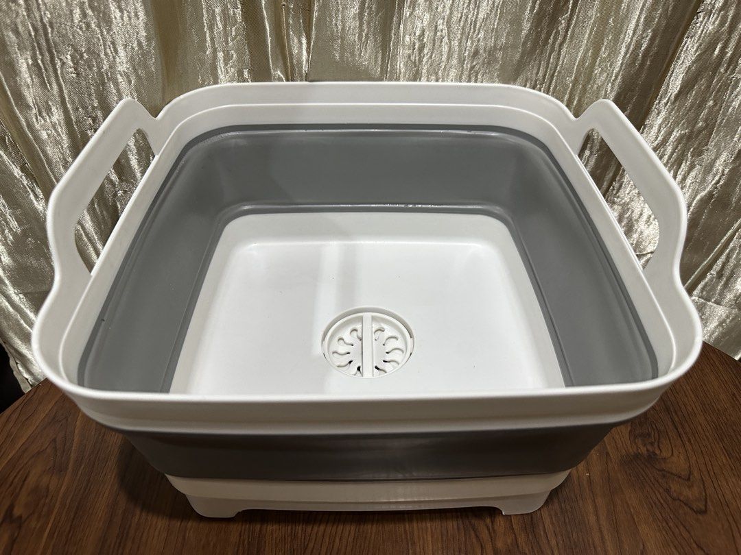 Collapsible Washing Basin with Drain (Category: Outdoor Furniture) located in Quezon City. Submitted by gentle_leirozay (Listing ID 1458323975, Image 1). Description: - Collapsible basin for dishes or clothes - Built-in handles for easy carrying - Convenient drain plug at the bottom - Folds flat for compact storage - Stylish white and grey color - Perfect for small kitchens and apartments Gulicola Baby Bottle Cleaning Foldable Basin ₱250 + sf use