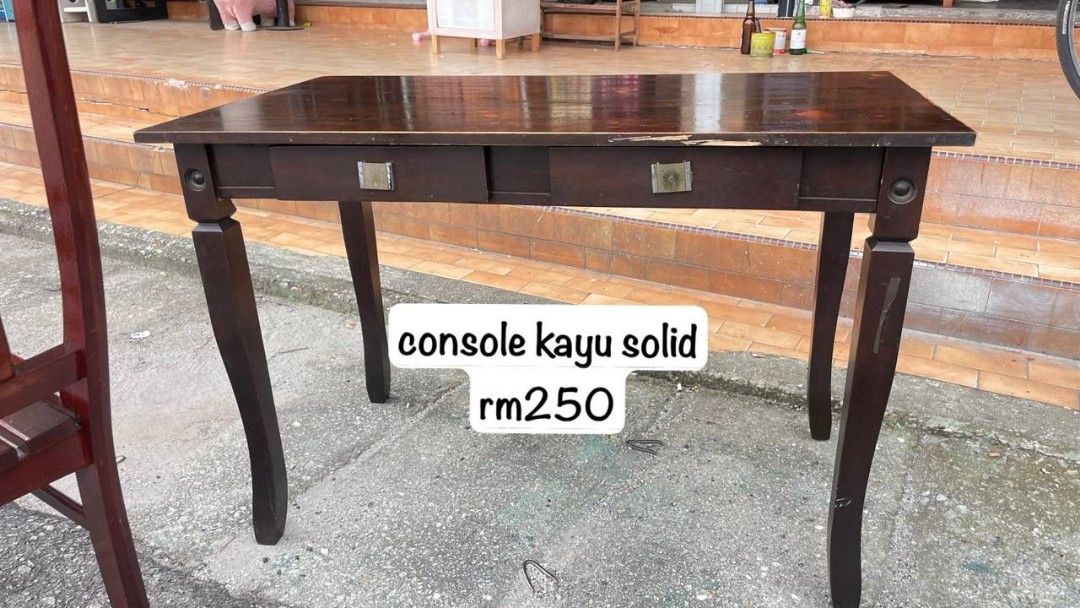 Console table kayu solid (Category: TV Consoles) located in Kadok. Submitted by bundle_bylisa (Listing ID 1458487645, Image 1). Description: kedai batu pahat Johor.