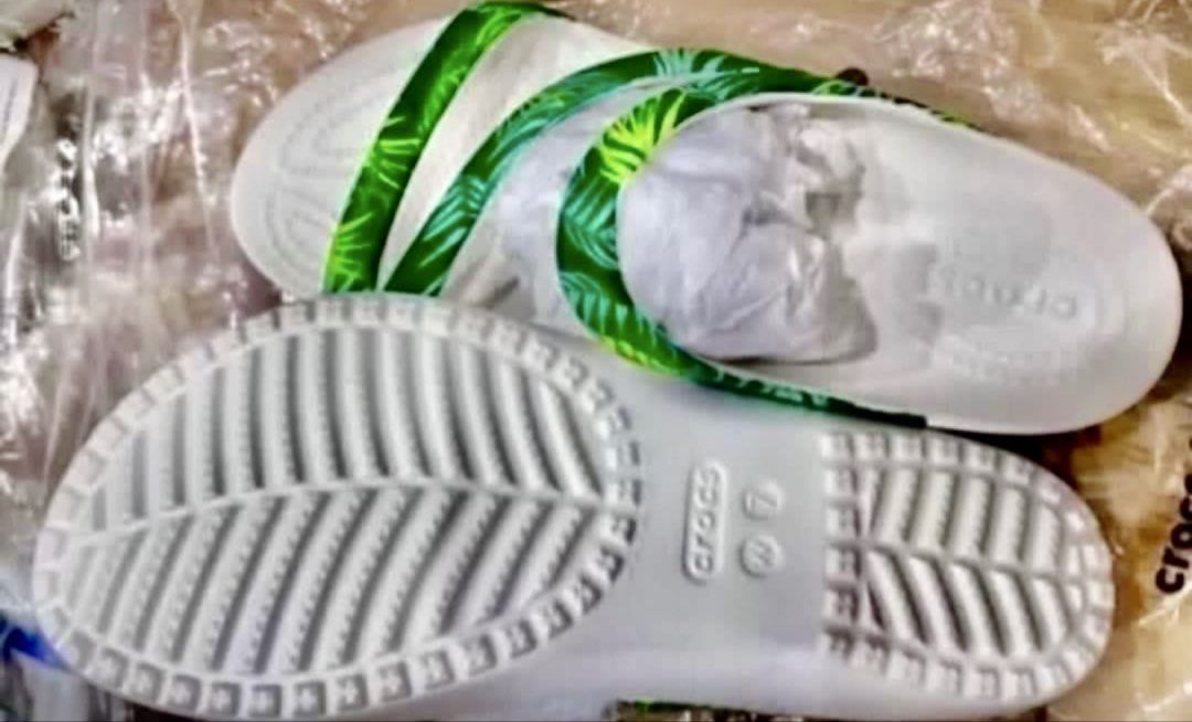 Crocs kadee (Category: Flats & Sandals) located in Manila. Submitted by bornthisway22 (Listing ID 1458392717, Image 3). Description: Authentic crocs kadee Size 7 In great condition Brand new Original crocs from u.s🇱🇷 Money back guarantee if found fake .