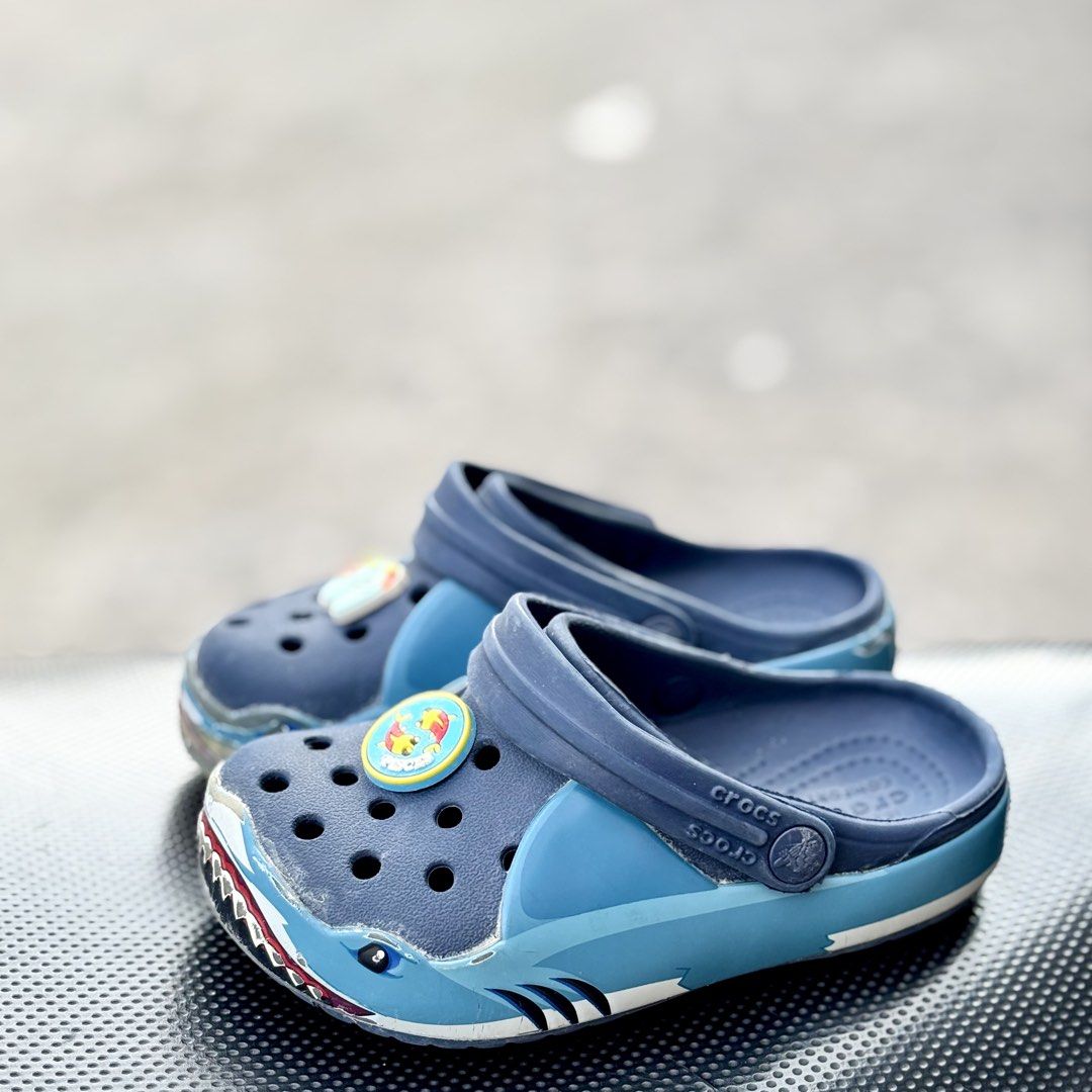 Crocs Shark Clogs Size C9 / 15cm (Category: Babies & Kids Fashion) located in San Fernando. Submitted by kickslocker (Listing ID 1458340226, Image 2). Description: - Blue Crocs clogs - Fun shark design - Size C9 (fits approx. 15cm) - Easy slip-on and off - Perfect for shark-loving kids!.