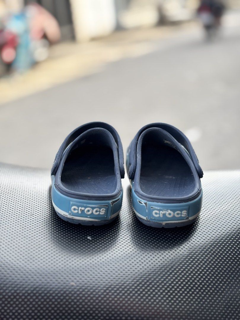 Crocs Shark Clogs Size C9 / 15cm (Category: Babies & Kids Fashion) located in San Fernando. Submitted by kickslocker (Listing ID 1458340226, Image 3). Description: - Blue Crocs clogs - Fun shark design - Size C9 (fits approx. 15cm) - Easy slip-on and off - Perfect for shark-loving kids!.