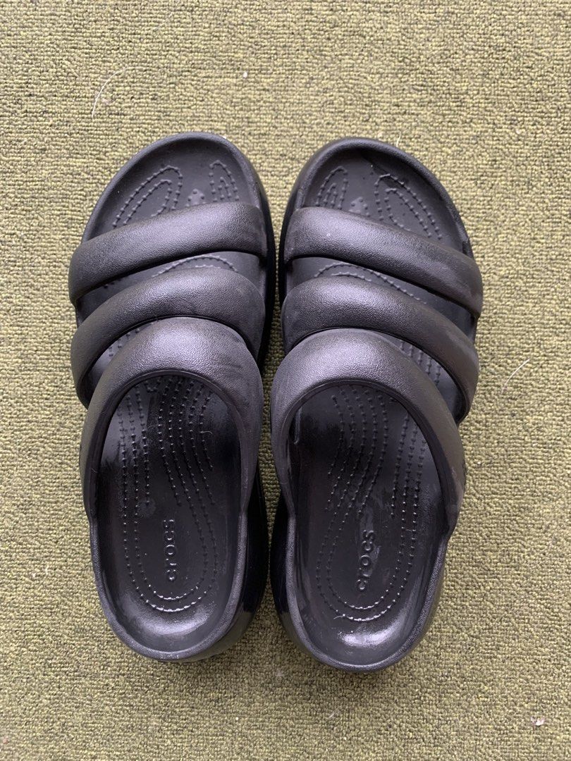 Crocs Unisex Mega Crush Triple Strap - Black (Category: Sandals) located in Mandaluyong City. Submitted by ddcrps (Listing ID 1458329740, Image 1). Description: - Size: M8/W10 - Has some minor scratches but barely visinle - RFS: decluttering - Shipping/pick up to be arranged by buyer - 📍Mandaluyong - Bought for 4,745p.