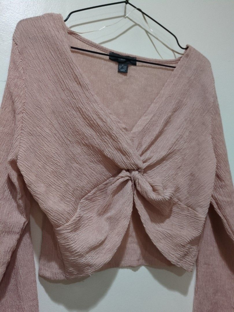 Cropped Longsleeves (Category: Longsleeves) located in Mandaluyong City. Submitted by bbcatham (Listing ID 1458439313, Image 2). Description: Peach Primark cropped longsleeves. No flaws. Size: Medium Bust: 38in Condition: 9/10.