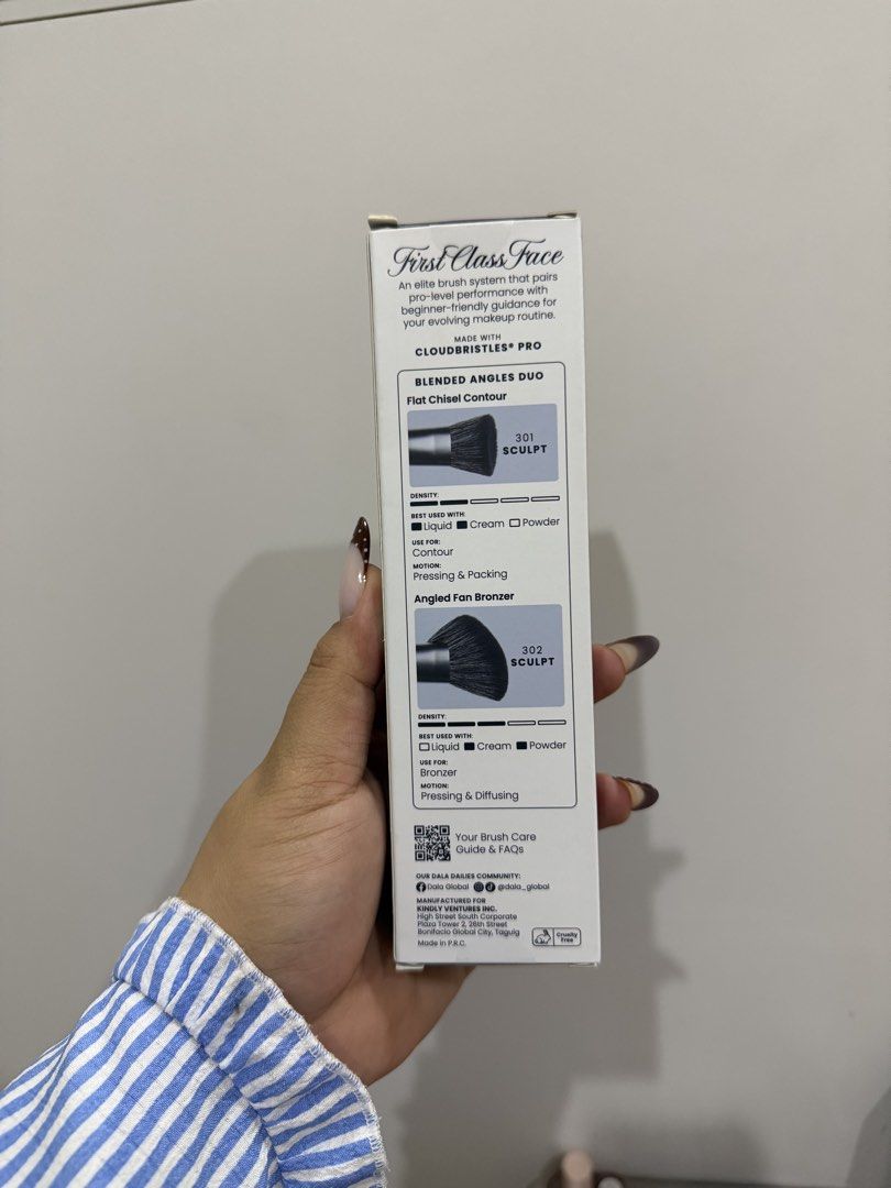 Dala Blended Angles Duo Makeup Brushes (Category: Makeup) located in Manila. Submitted by declutterreset.ry (Listing ID 1458484170, Image 2). Description: - Dala Blended Angles Duo: Your essential contouring and bronzing brush set. - Includes: 301 Sculpt (Flat Chisel Contour Brush) & 302 Sculpt (Angled Fan Bronzer Brush). - Features: Made with advanced Cloudbristles Pro for seamless application. - Perfect for: Achieving sculpted cheekbones and a 