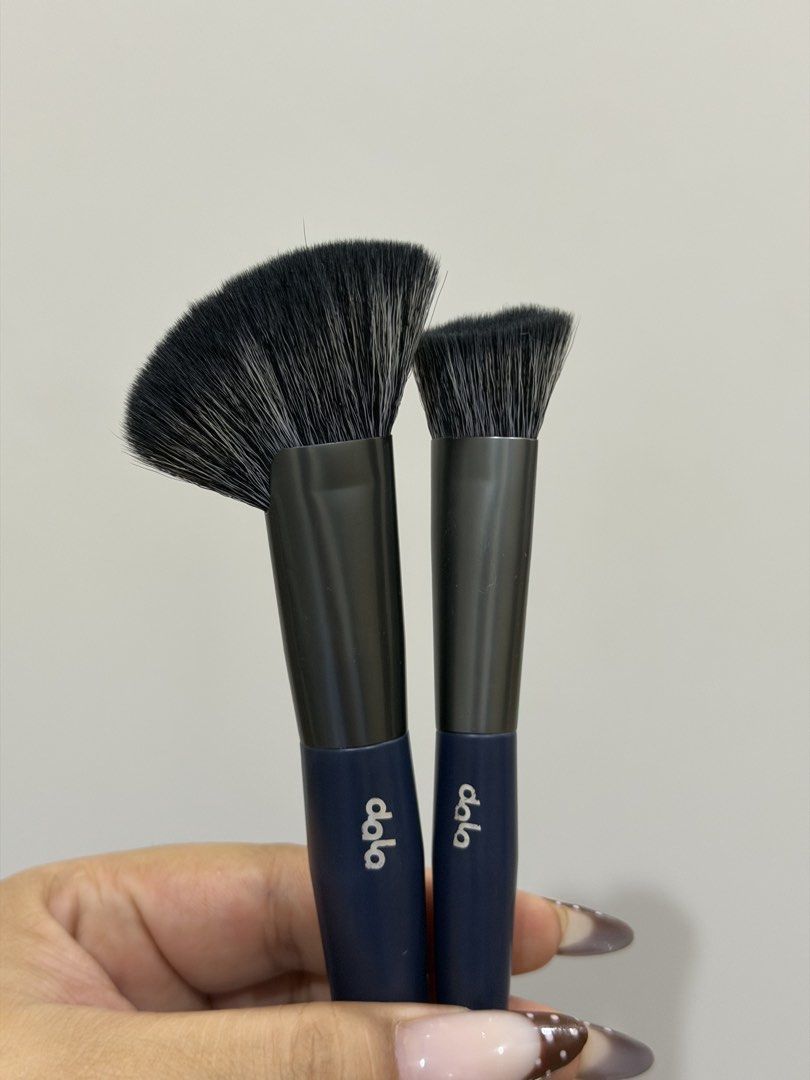 Dala Blended Angles Duo Makeup Brushes (Category: Makeup) located in Manila. Submitted by declutterreset.ry (Listing ID 1458484170, Image 3). Description: - Dala Blended Angles Duo: Your essential contouring and bronzing brush set. - Includes: 301 Sculpt (Flat Chisel Contour Brush) & 302 Sculpt (Angled Fan Bronzer Brush). - Features: Made with advanced Cloudbristles Pro for seamless application. - Perfect for: Achieving sculpted cheekbones and a 