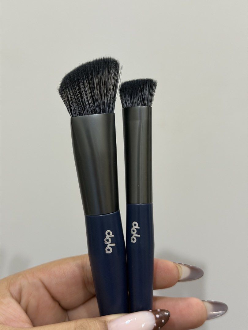 Dala Diffused Dimension Duo Makeup Brushes (Category: Makeup) located in Manila. Submitted by declutterreset.ry (Listing ID 1458484169, Image 3). Description: - Brand new Dala Diffused Dimension Duo makeup brushes. - Set includes: 303 Sculpt brush (for contour) and 401 Colour brush (for blush). - Versatile: Works with liquid, cream, and powder makeup products. - Color: Dark navy blue. - Condition: used, in original packaging..