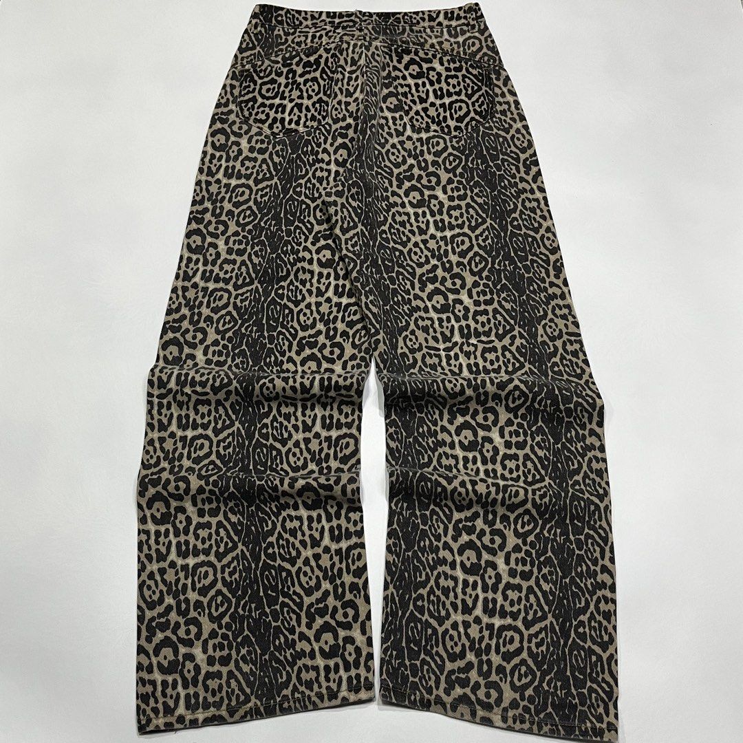 Dark leopard baggy pants (Category: Jeans) located in Quezon City. Submitted by thriftrage (Listing ID 1458435406, Image 2). Description: Waist’ 30-31 Length’ 44 Leg opening’ 11 No issue Good condtion .